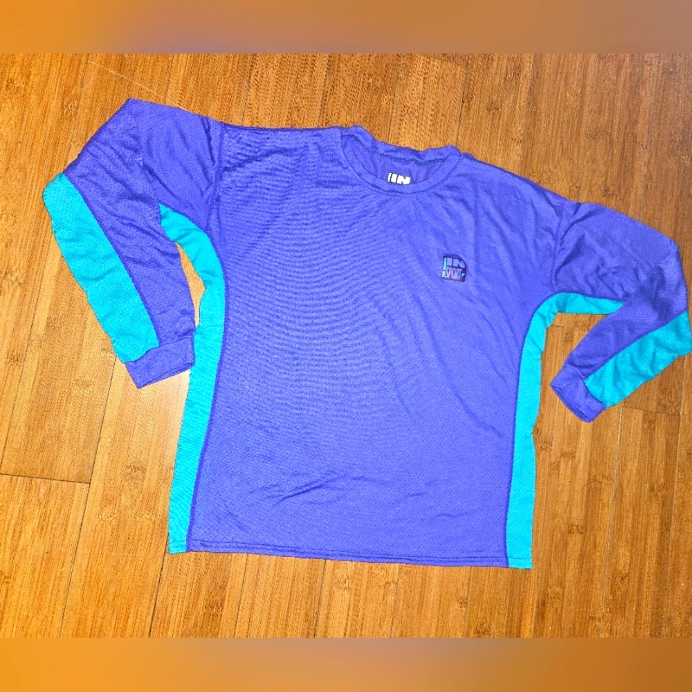 IN SPORT WOMEN'S DRY FIT WORKOUT TOP. SAYS M BUT MORE SMALL. MEASUREMENTS 📸